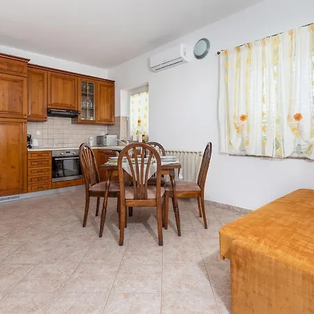 Amazing In With Kitchen Punat